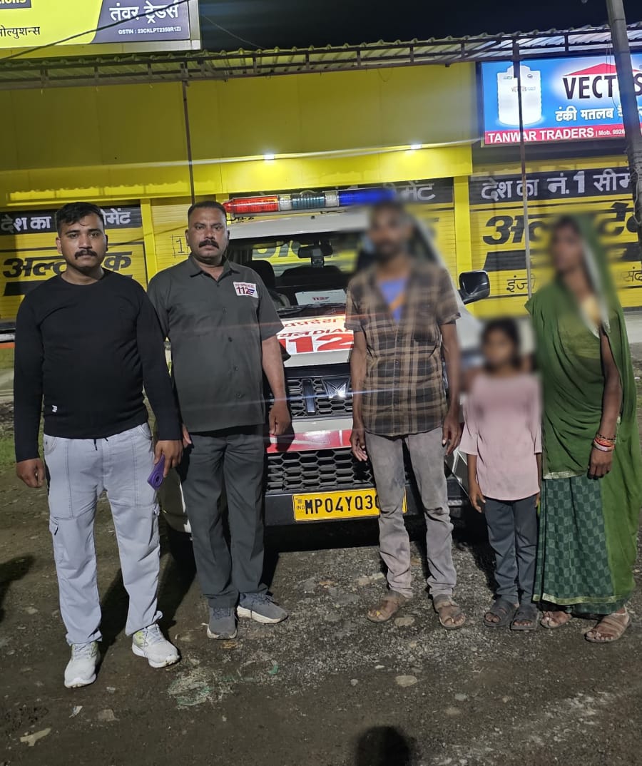 सीहोर के थाना भैरूंदा क्षेत्र में 07 वर्षीय बालिका का बाजार में साथ छूटने पर रास्ता भटकी, डायल-112 जवानों ने माता-पिता से मिलाया। 